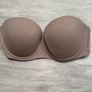Hanes Strapless Bra in Beige